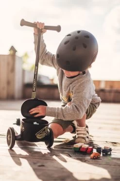 Scoot And Ride Green Lines Highwaykick 2 Step SR-96525 -Babywinkel Verkoop Scoot and Ride Green Lines Highwaykick 2 Step SR 96525 .sfeer 2