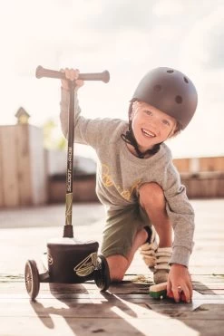 Scoot And Ride Green Lines Highwaykick 2 Step SR-96525 -Babywinkel Verkoop Scoot and Ride Green Lines Highwaykick 2 Step SR 96525 .sfeer 3