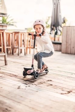 Scoot And Ride Led Rose Highwaykick 2 Step SR-96528 -Babywinkel Verkoop Scoot and Ride Led Rose Highwaykick 2 Step SR 96528 .sfeer 1