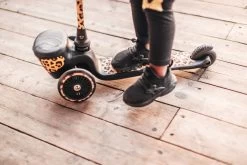 Scoot And Ride Leopard Highwaykick 2 Step SR-96524 -Babywinkel Verkoop Scoot and Ride Leopard Highwaykick 2 Step SR 96524 .sfeer 3