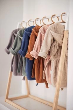 Jollein Pale Pink 1-2jr Badjas 060-808-00090 -Babywinkel Verkoop Sfeerfoto Badjas Jollein 2