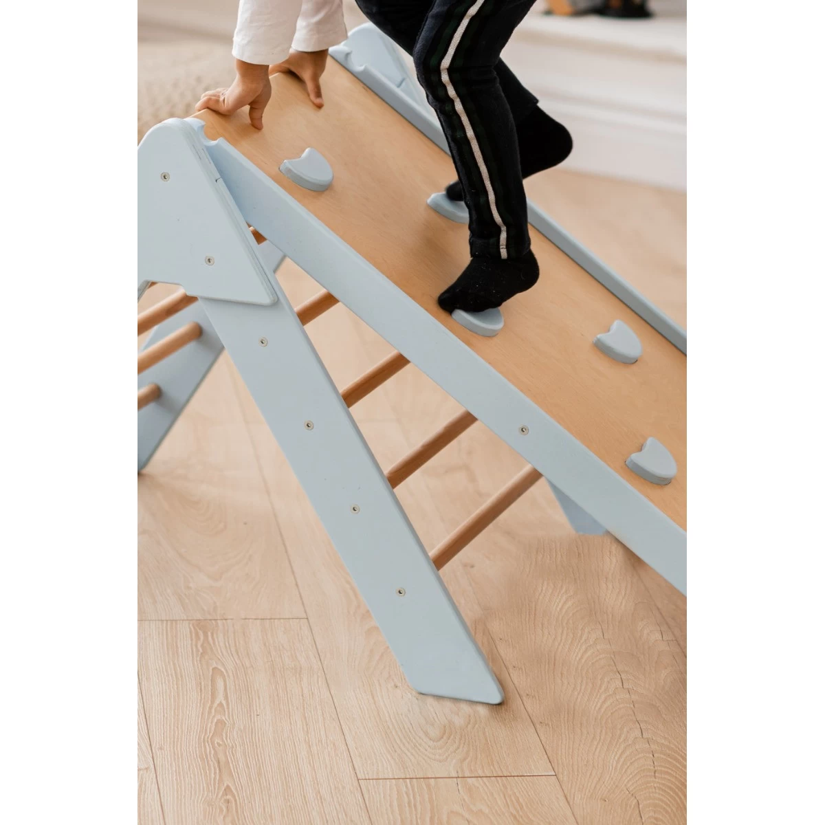 Luna Toys Blauw Houten Klimrek Met Glijbaan LU-36967 6 Luna Toys Blauw Houten Klimrek Met Glijbaan LU-36967 - Afbeelding 4