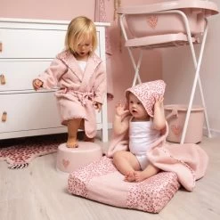 Bébé-jou Bebe-Jou Leopard Pink Badcape 3010123 -Babywinkel Verkoop leopard pink mood 51