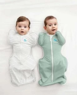 Love To Dream Swaddle Up 0.2 Lite Olive Small 3-6 Kg Inbakerslaapzak L1002001OLVS -Babywinkel Verkoop love to dream swaddle up 0.2 lite olive66 1 1