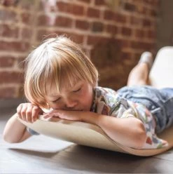 Luna Toys Houten Balansbord Met Zwart Vilt LU-36998 -Babywinkel Verkoop luna toys houten balansbord sfeer 4