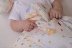 MamaLoes Amy Bamboo Nature Meadow Beige 60 X 80 Cm Deken 82667 8 MamaLoes Amy Bamboo Nature Meadow Beige 60 X 80 Cm Deken 82667 -Babywinkel Verkoop mamaloes amy bamboo nature meadow beige 3