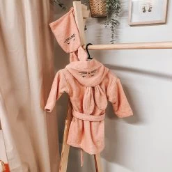 MamaLoes Konijn 1-2 Jaar Badjas ML 5333 -Babywinkel Verkoop mamaloes konijn 0 1 jaar badjas ml 5033 sfeer 02 1