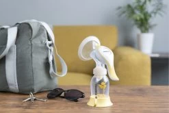 Medela Harmony Handborstkolf 101041154 9 Medela Harmony Handborstkolf 101041154 -Babywinkel Verkoop medela harmony sfeer2