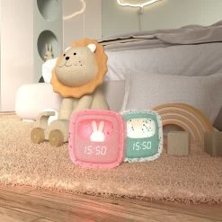 MOB Billy Terrazzo Mintgroen Klok En Nachtlampje BILLY-MTAE-01 -Babywinkel Verkoop mob billy terrazzo klok en nachtlampje sfeer 2 1